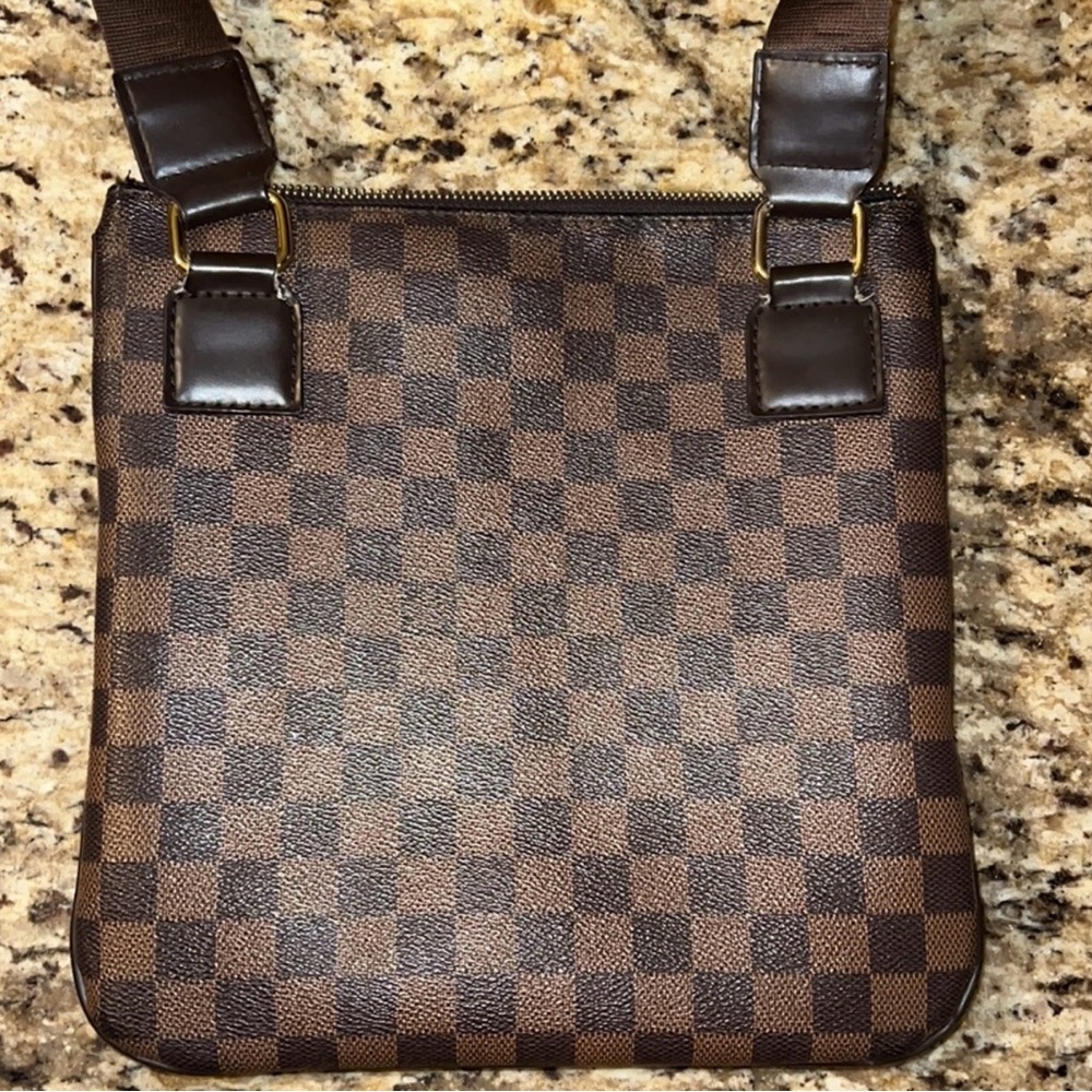Rep. LV Crossbody - Picture 3 of 15